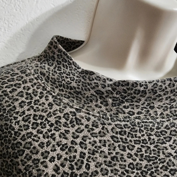 LESLIE FAY Leopard Print Mock Neck Top Size L - Picture 5 of 8